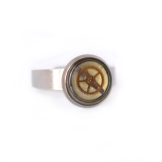 Bague minimaliste dorée avec engrenage en résine